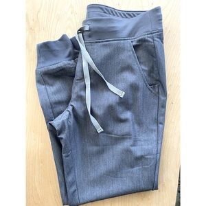 Figs women's Graphite Zamora™ - Petite Jogger Scrub Pants - S -